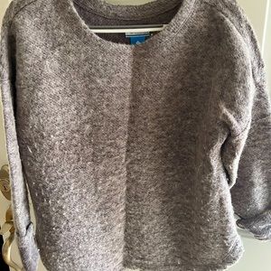 Woman’s Columbia sweater-Medium